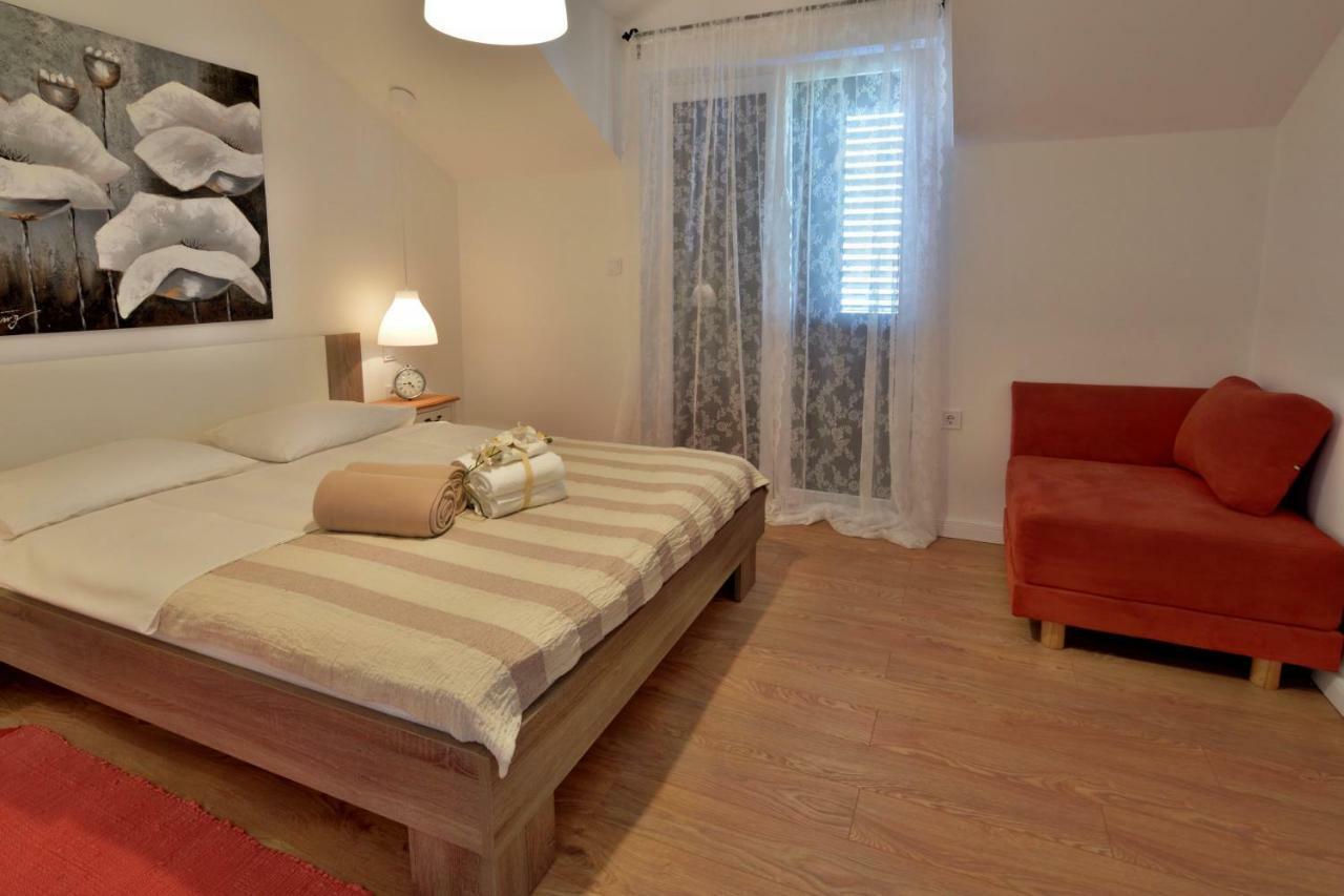 Apartmani Julija Vodice Exterior foto