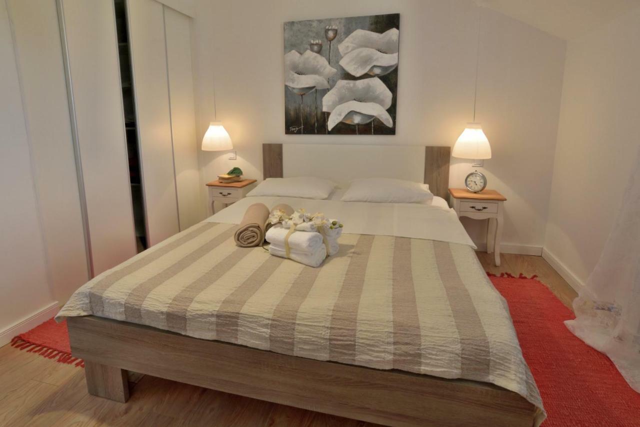 Apartmani Julija Vodice Exterior foto